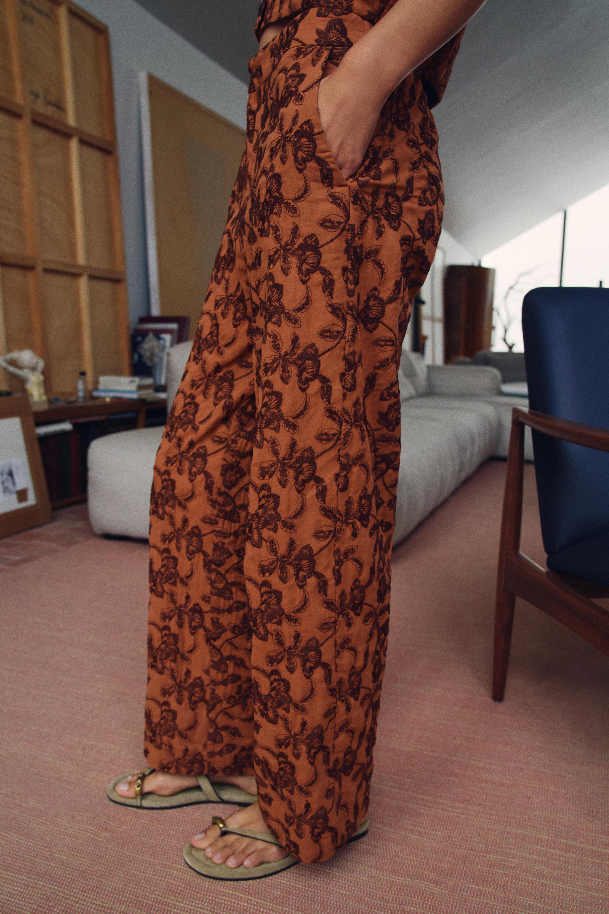 EMBROIDERED STRAIGHT-LEG PANTS